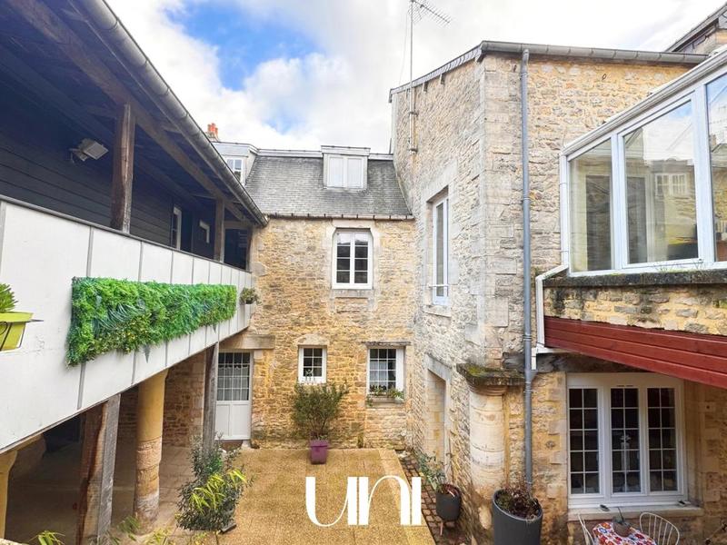 Propriété - 326 m² - 12 pièces