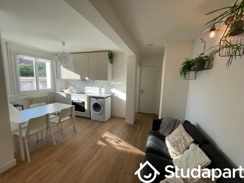 Chambre - 9 m² - 1 pièce