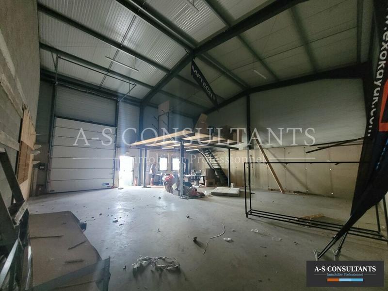 Local d'activité / Entrepôt - 150 m²