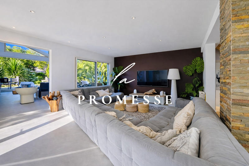 Villa - 301 m² - 9 pièces