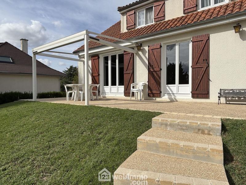 Maison - 206 m² - 11 pièces
