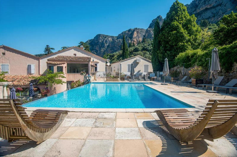 Fonds de commerce - 1 525 m²