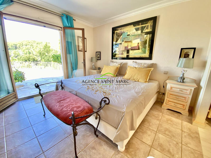 Maison - 300 m² - 4 pièces