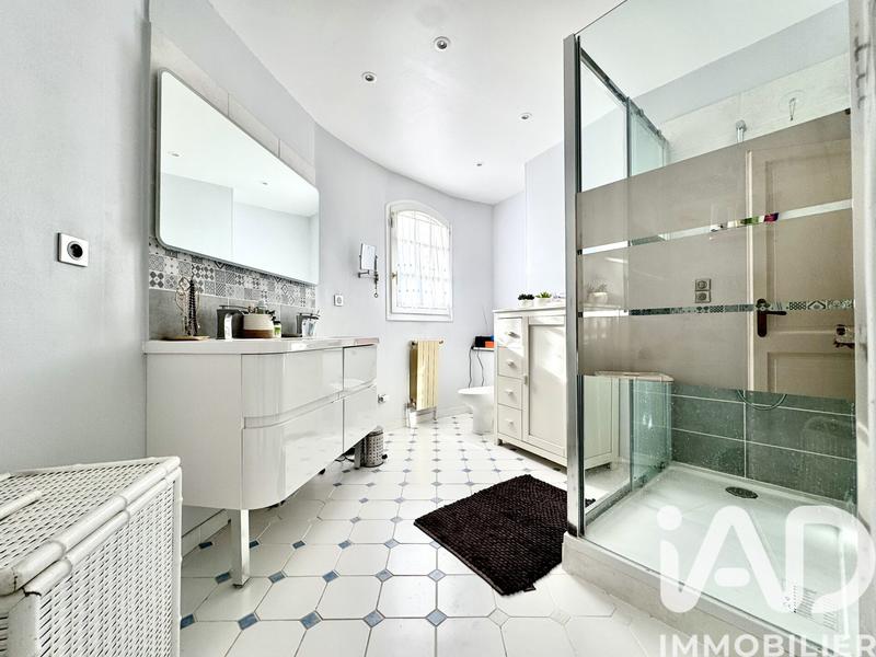 Maison - 232 m² - 8 pièces