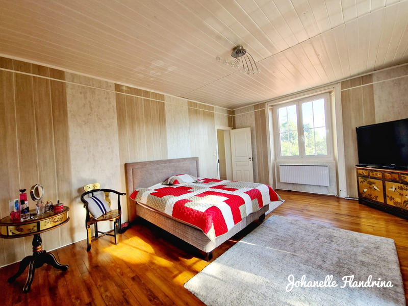 Maison - 420 m² - 8 pièces