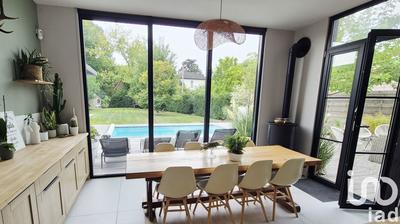 Maison - 253 m² - 9 pièces