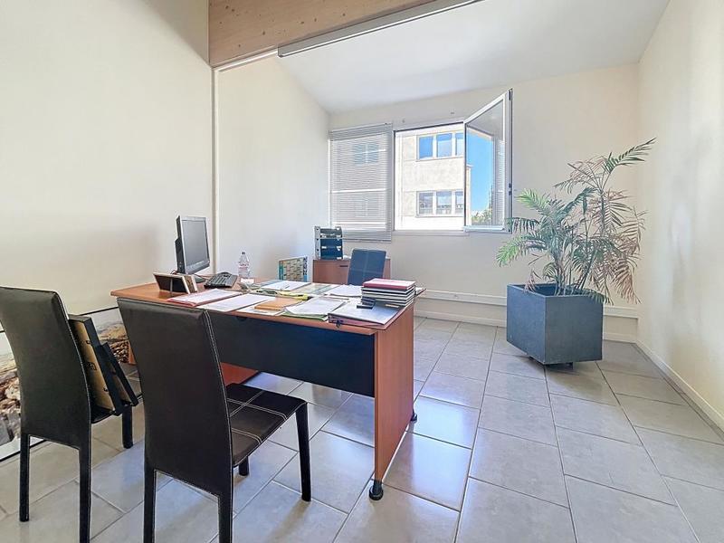 Bureau - 143 m²