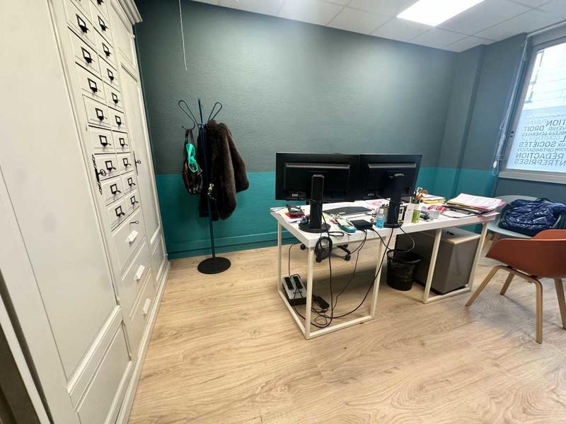 Local commercial - 215 m² - 7 pièces