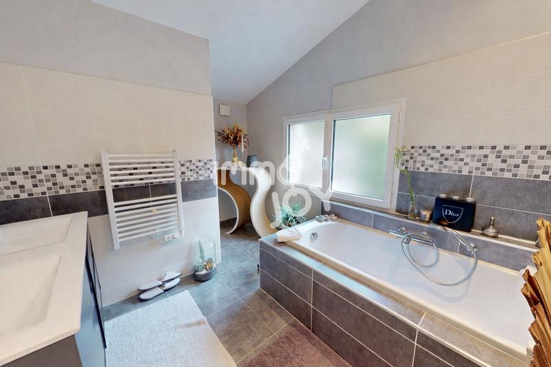 Maison - 152 m² - 6 pièces