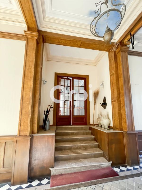 Maison - 350 m² - 11 pièces