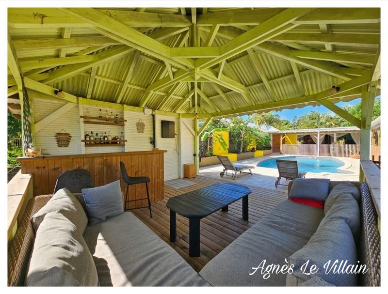 Maison - 272 m² - 12 pièces