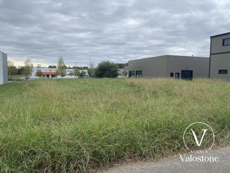 Terrain commercial - 2 552 m²