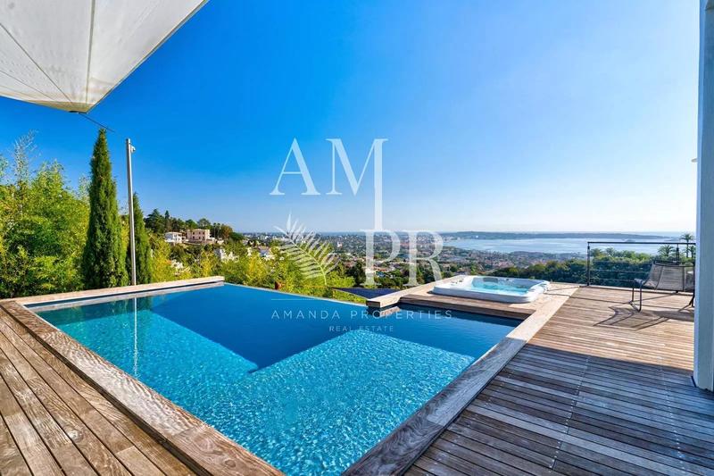 Villa - 300 m² - 8 pièces