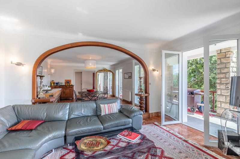 Maison - 400 m² - 11 pièces