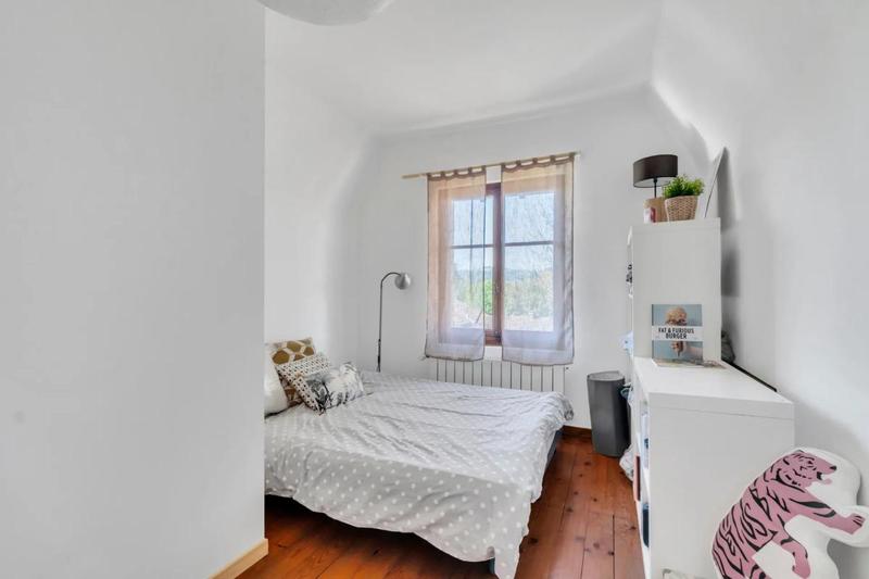 Demeure - 150 m² - 5 pièces