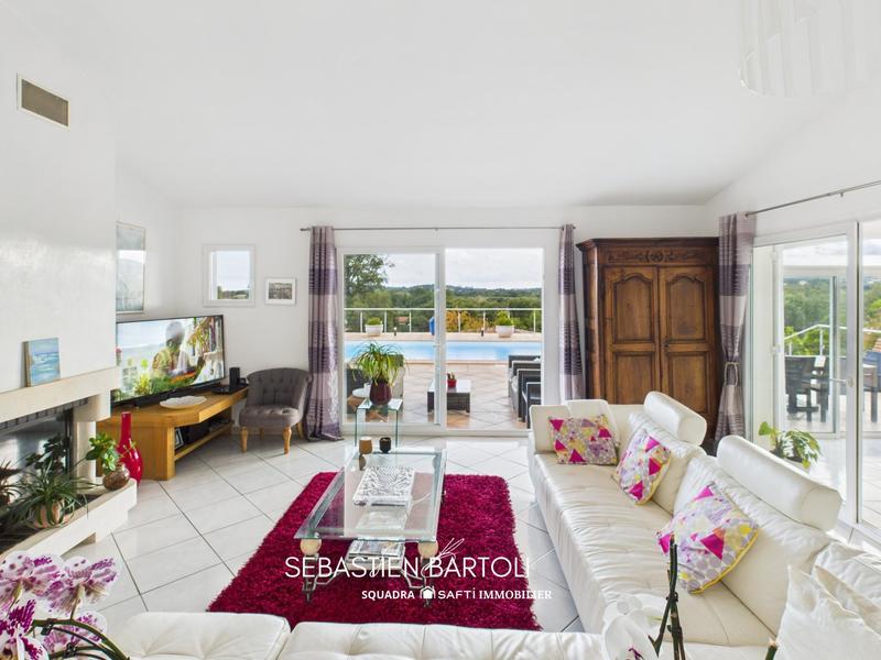 Maison - 192 m² - 7 pièces