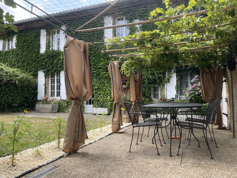 Maison - 228 m² - 7 pièces