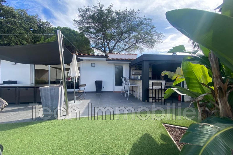 Villa - 306 m² - 8 pièces