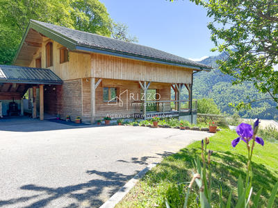 Maison - 210 m² - 8 pièces