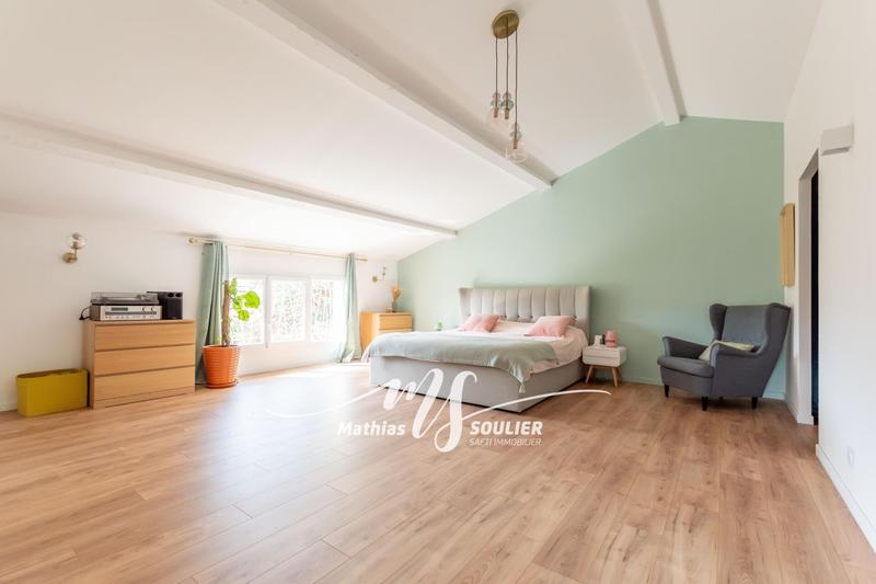 Maison - 240 m² - 9 pièces