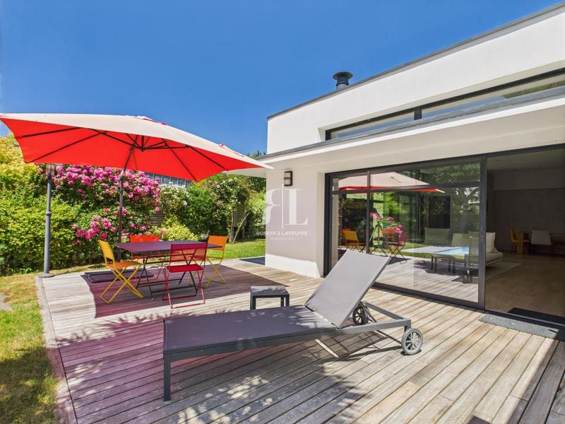 Maison - 251 m² - 8 pièces