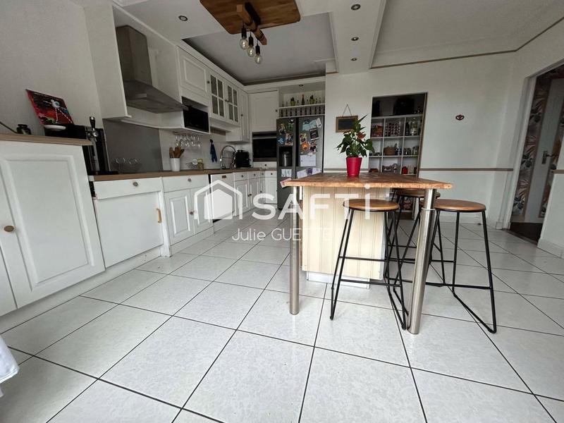 Maison - 275 m² - 10 pièces