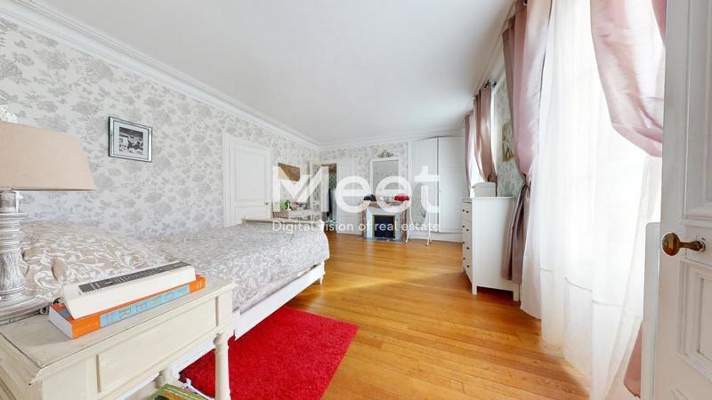 Propriété - 425 m² - 9 pièces