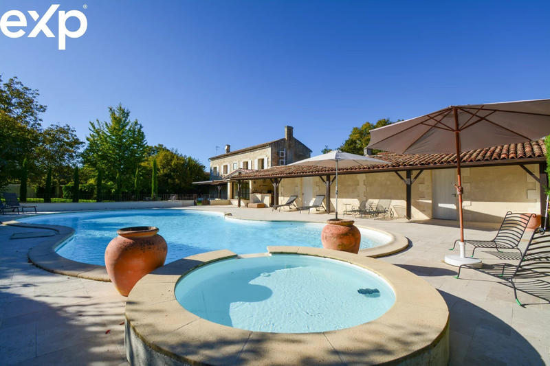 Maison - 300 m² - 9 pièces