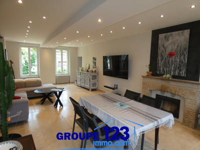 Maison - 369 m² - 9 pièces