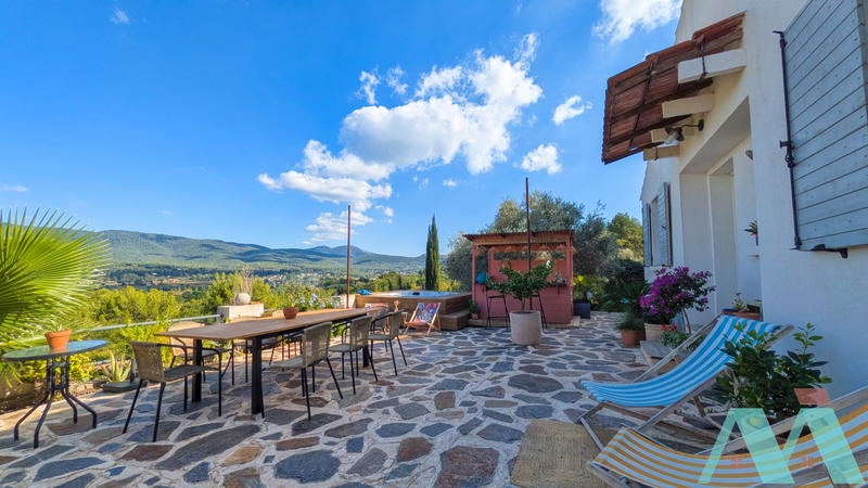 Maison - 102 m² - 4 pièces