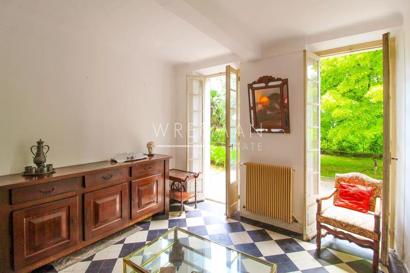 Mas - 300 m² - 13 pièces