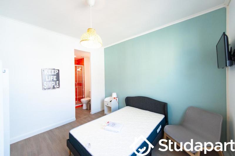 Chambre - 14 m² - 1 pièce