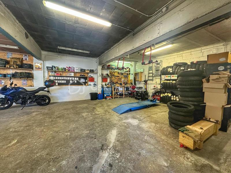 Bureau - 145 m² - 1 pièce