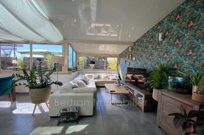 Propriété - 142 m² - 4 pièces