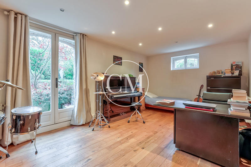 Maison - 205 m² - 6 pièces