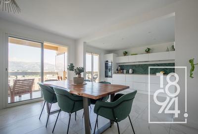 Appartement - 105 m² - 5 pièces