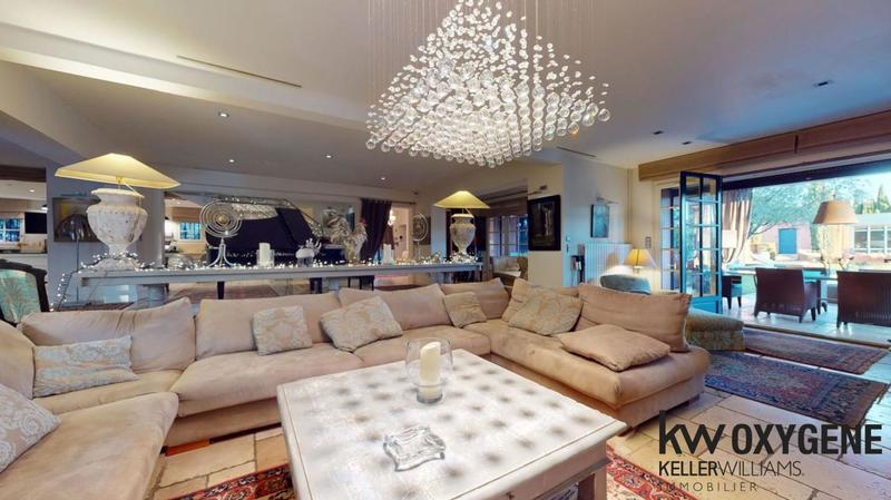 Propriété - 980 m²