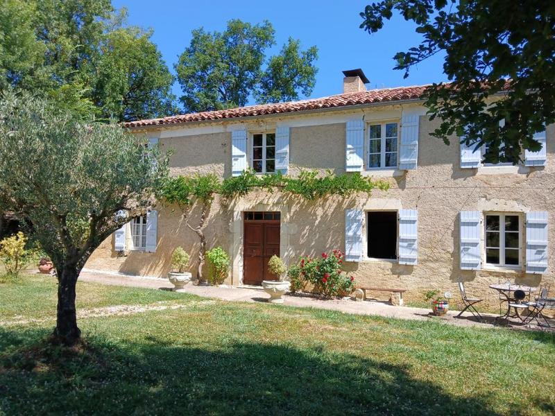 Maison - 228 m² - 8 pièces