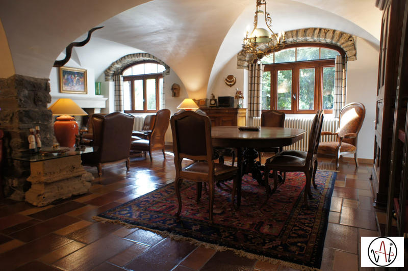 Maison ancienne - 292 m² - 7 pièces