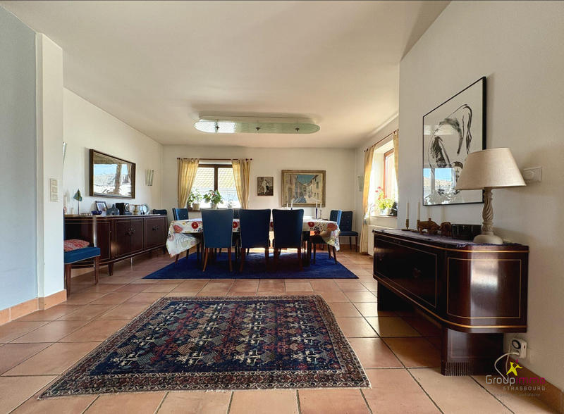 Maison - 245 m² - 8 pièces