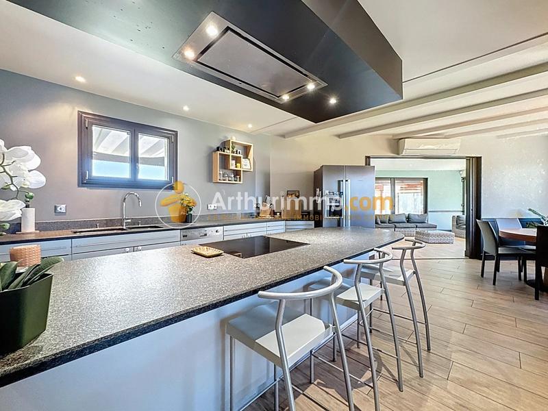 Maison - 370 m² - 5 pièces