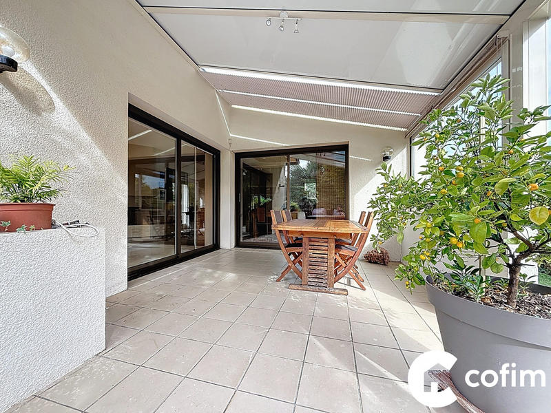 Maison - 238 m² - 7 pièces