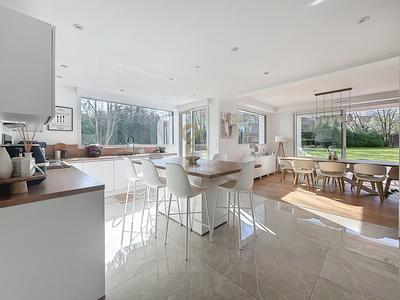 Maison - 296 m² - 8 pièces