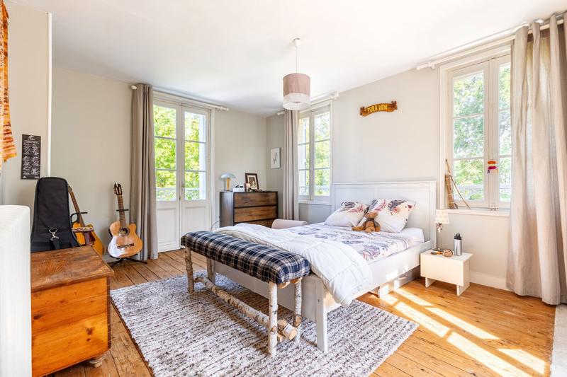 Maison - 260 m² - 7 pièces