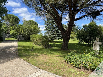 Maison - 270 m² - 8 pièces