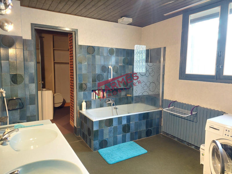 Maison - 195 m² - 7 pièces