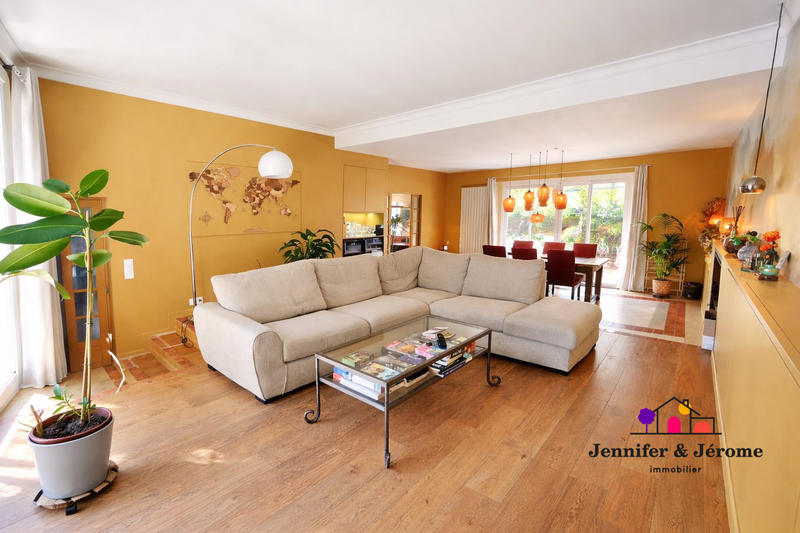 Maison - 267 m² - 9 pièces