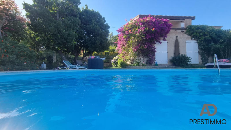 Villa - 215 m² - 7 pièces