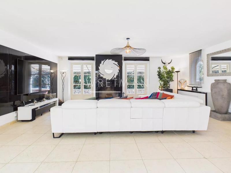 Villa - 252 m² - 6 pièces