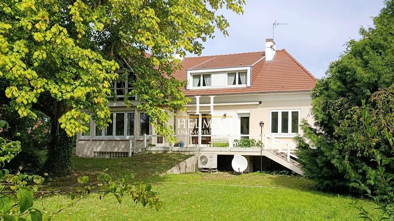 Maison - 245 m² - 10 pièces